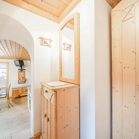 Weberhof 2 *